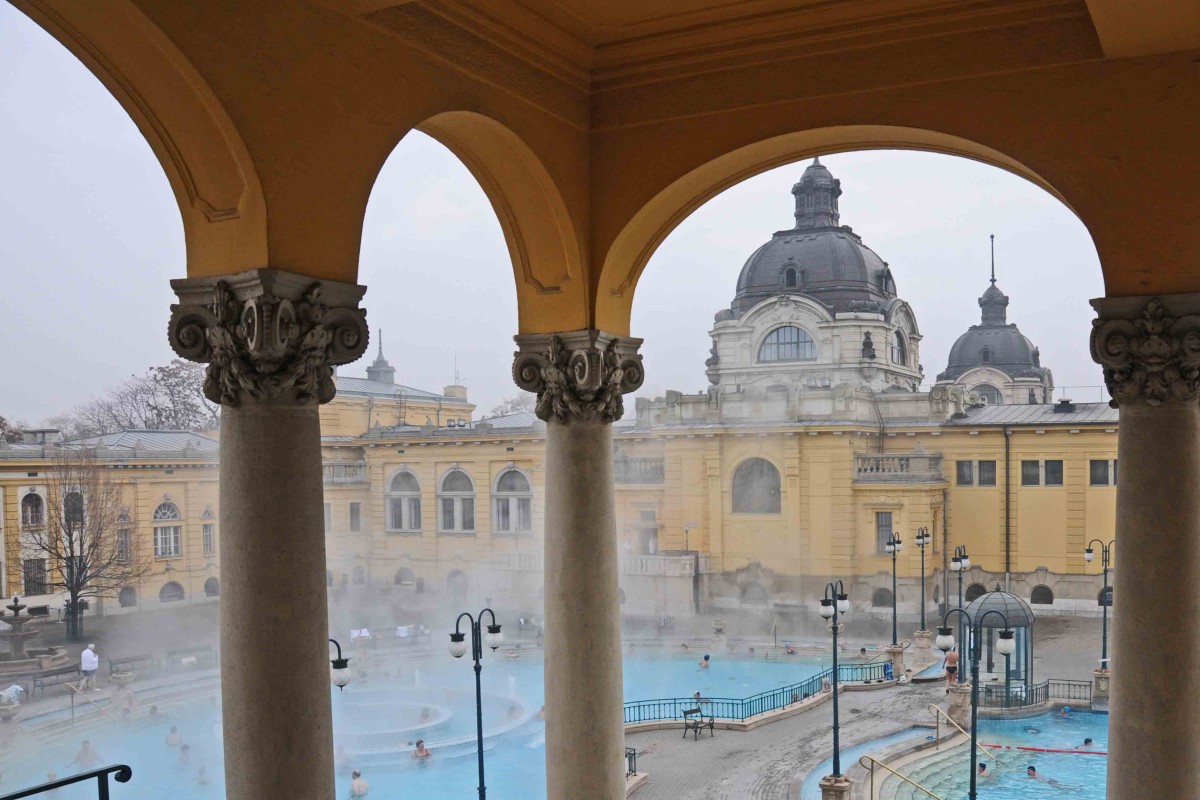 Baden in schöner Kulisse - im Széchenyi Bad in Budapest