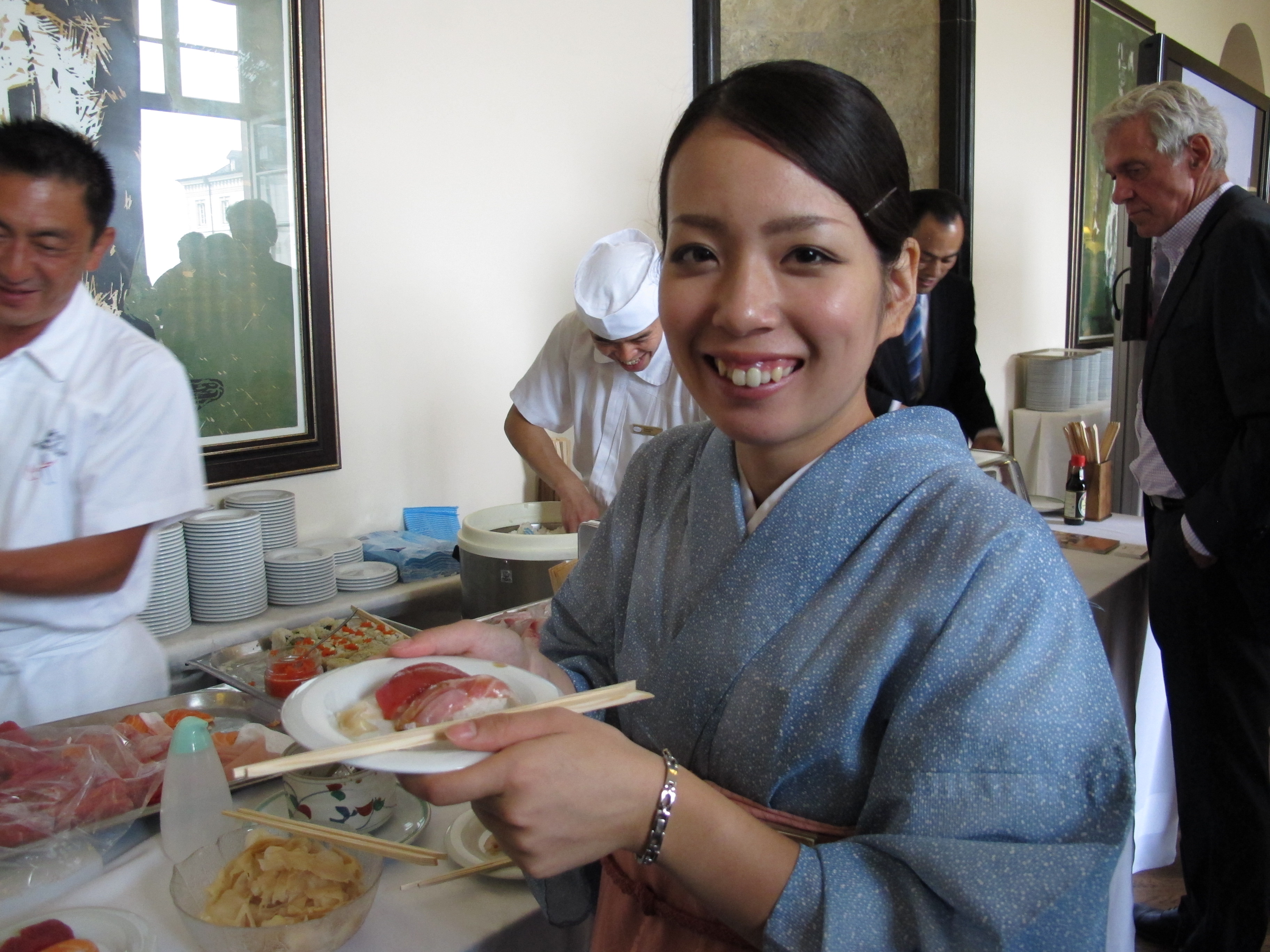 Traditionell japanische Bedienung im Schloss...